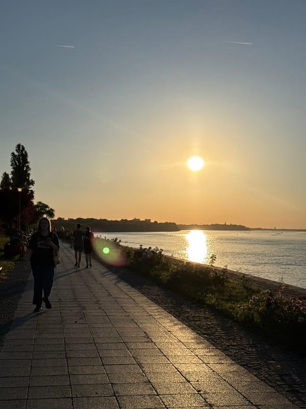 Visitor documents evening stroll through Belgrade's riverside parks