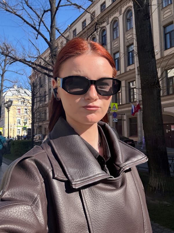 Spring afternoon captured in Saint Petersburg street photography