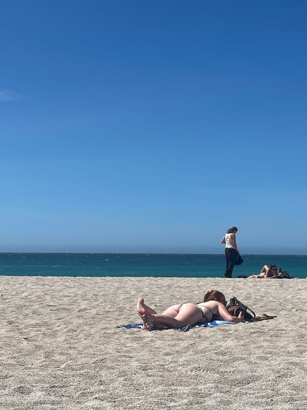 Sunny afternoon beach scenes documented at A Coruña