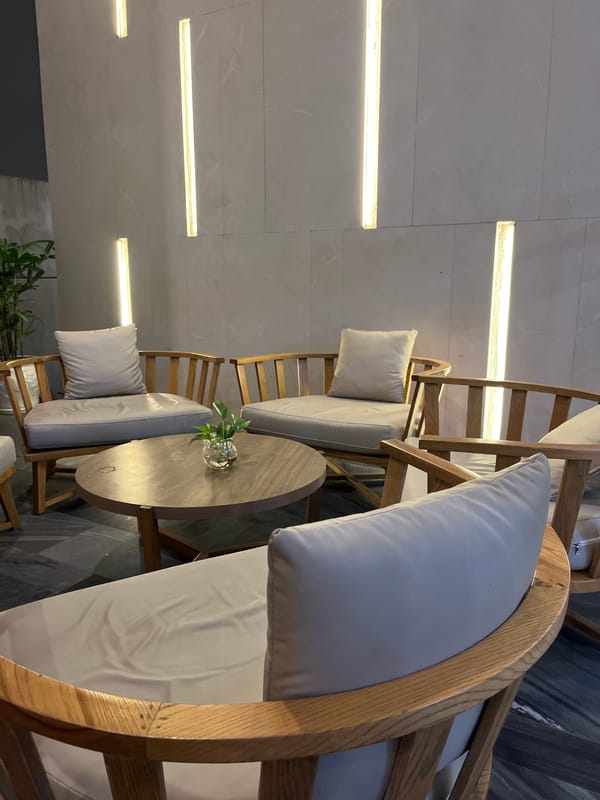 Casual observations of hotels and street life in Đà Nẵng