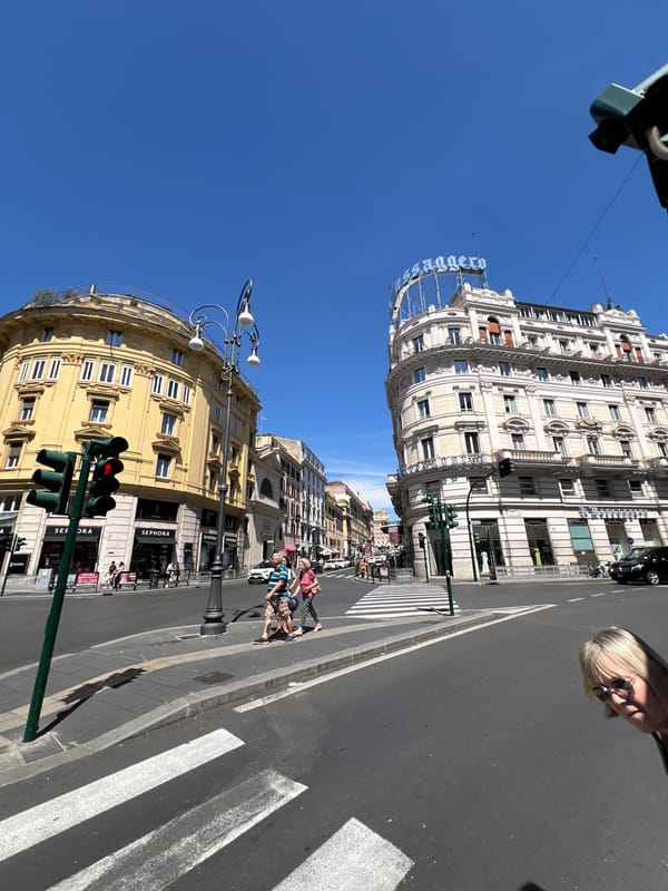 Sunny afternoon street scenes documented across central Rome