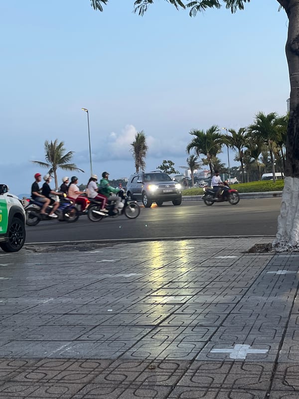 Traffic flows through Bac Nha Trang Ward streets
