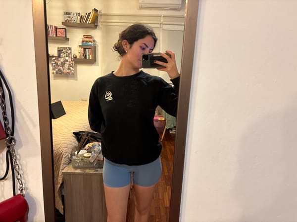 Woman takes late-night selfies, snacks in Puebla home