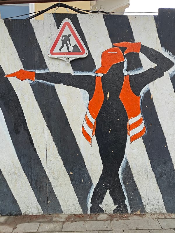 Walking tour captures Tbilisi street art, landmarks, tethered balloon