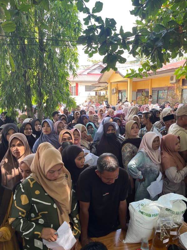 Outdoor goods distribution draws big crowd in Pulodolang, Indonesia