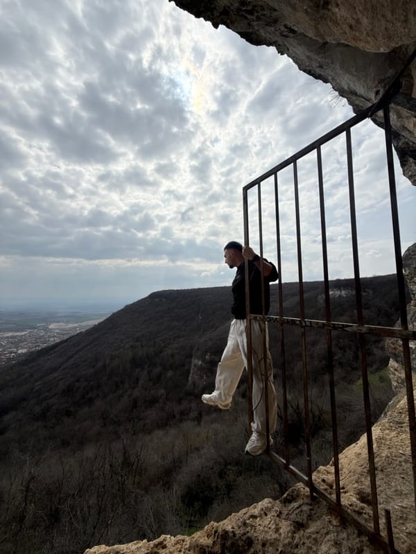 Man spotted at multiple Shumen Plateau locations performing acrobatics