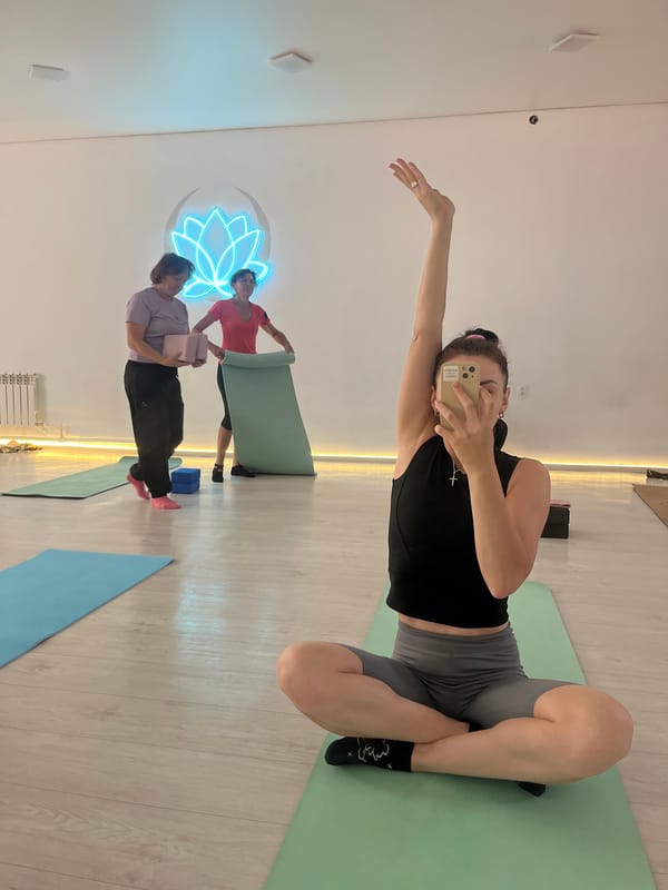 Yoga session selfie at an Aksu studio