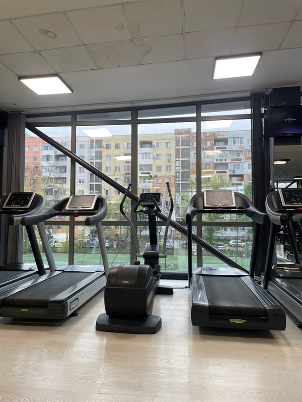 Gym-goer takes selfie during workout in Plovdiv fitness center