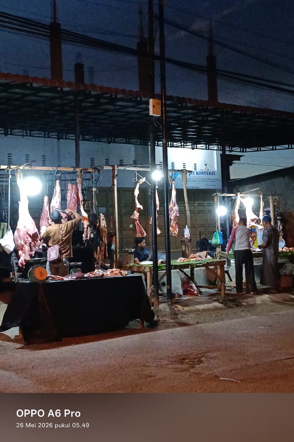 Night market operates in Lhokseumawe with meat vendors, toy displays