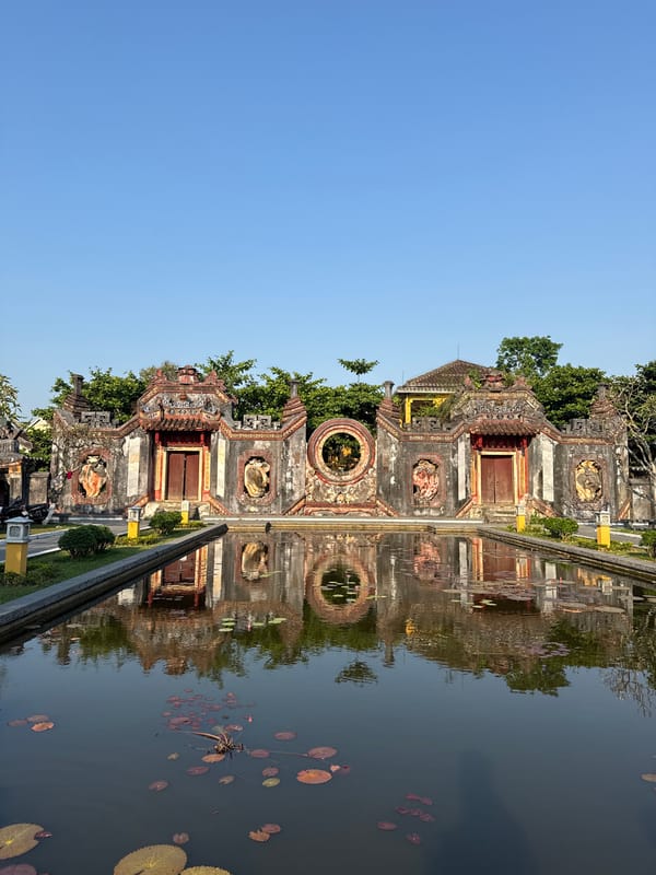 Traditional architecture and market stalls documented in Hội An