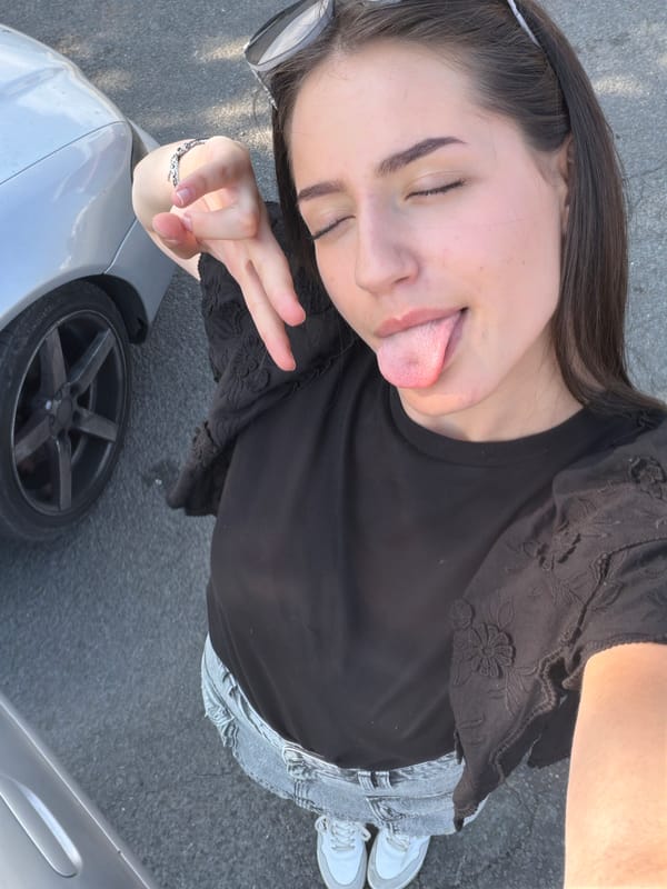 Sunny selfies and a sleepy Scottish Fold in Burgas