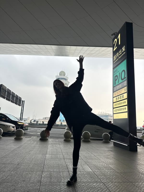 Travelers document journey through Hangzhou Xiaoshan International Airport