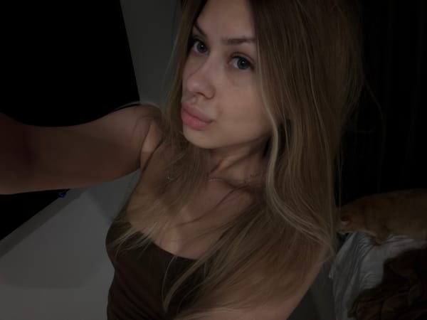 Lazy afternoon in Da Nang: selfies, steak, and a ginger cat