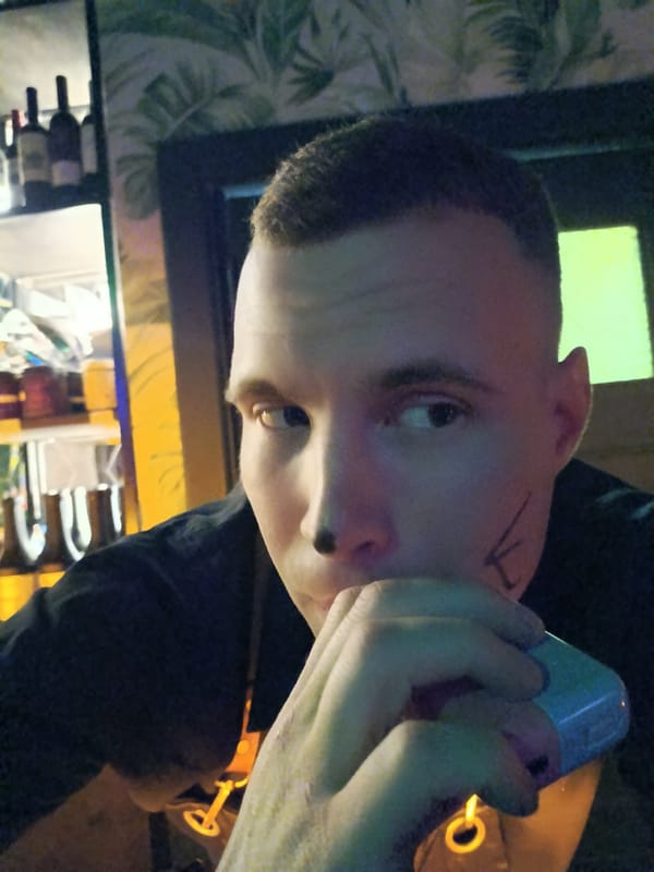 Karaoke night documented at Moscow bar Friday evening