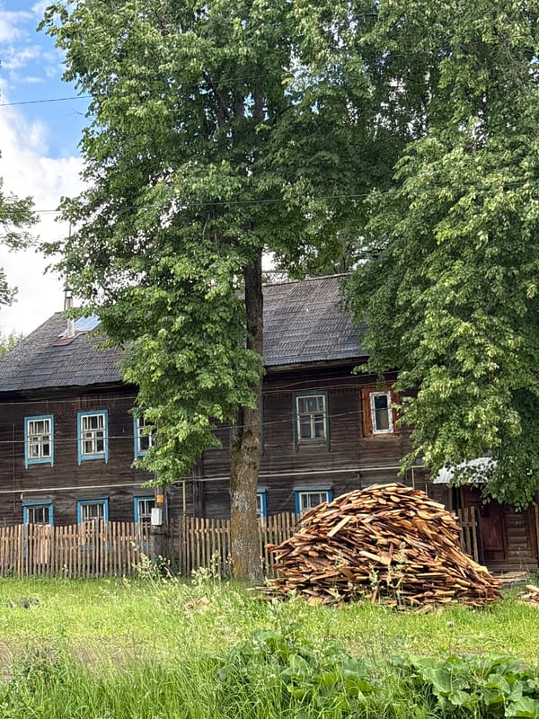 Walking tour through Кумёны, Russia showing monuments and local architecture