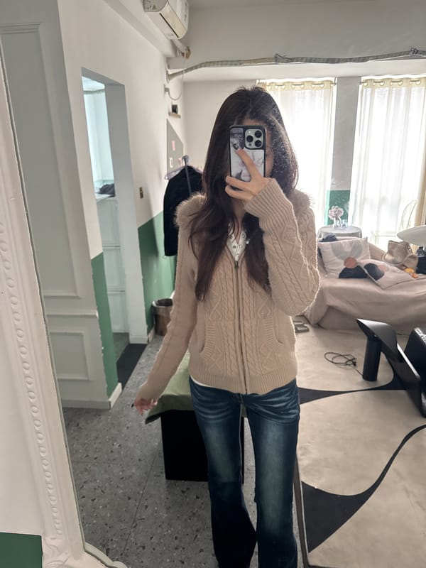 Mirror selfies captured by multiple witnesses in Liangjiang homes