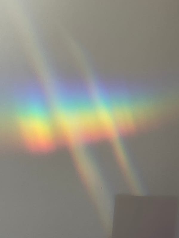 Witness documents indoor objects, light patterns in Belgrade suburb