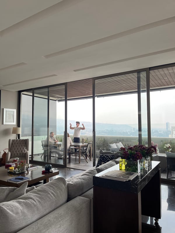 Evening domestic life documented in Santiago Yancuitlalpan apartment