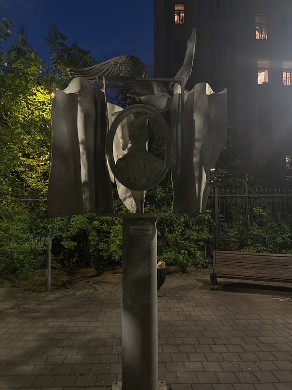 Angel monument observed in Moscow