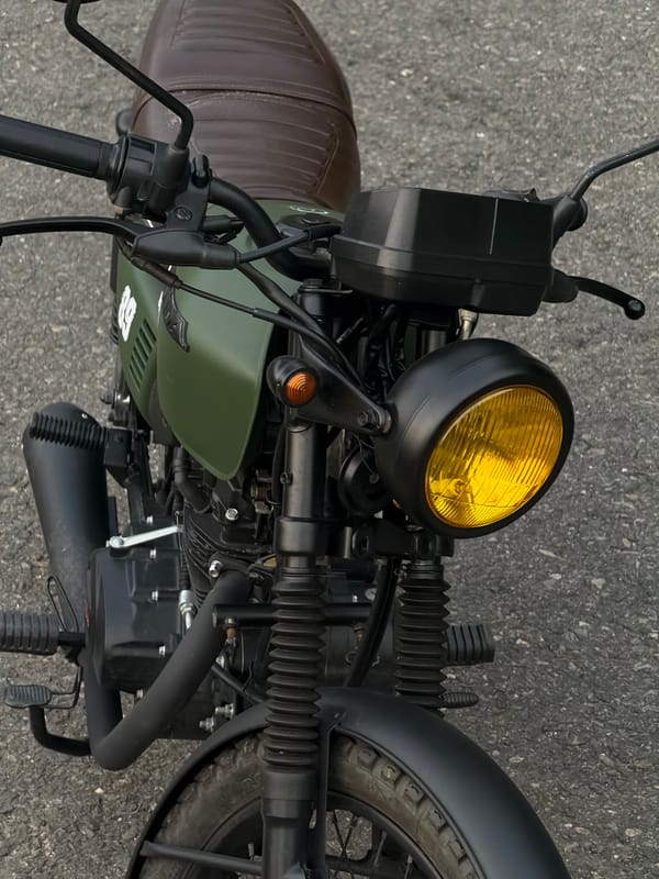 Vintage-modern motorcycle spotted in Đà Nẵng, Vietnam