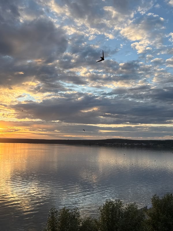 Sunset over Votkinsk: waterfront skies and everyday life