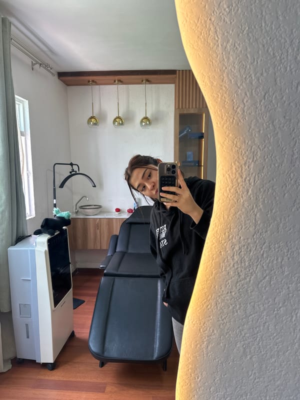Person takes selfies in decorated salon mirror in Puebla