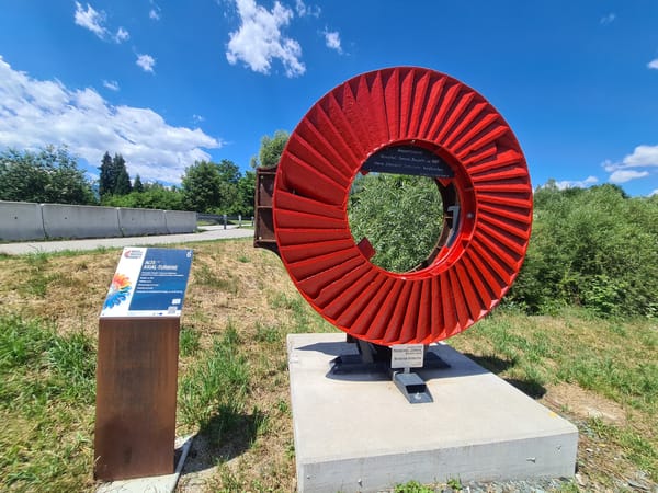 Sunny morning loop through Feldkirchen's rural paths and landmarks
