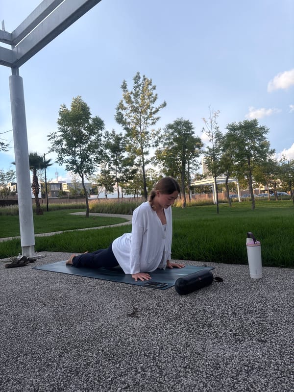 Outdoor yoga session under a pergola in Tlaxcalancingo, Mexico