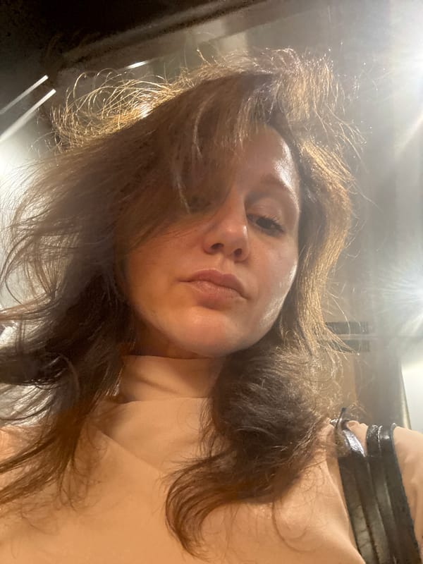 Woman takes early morning selfie in Dubai