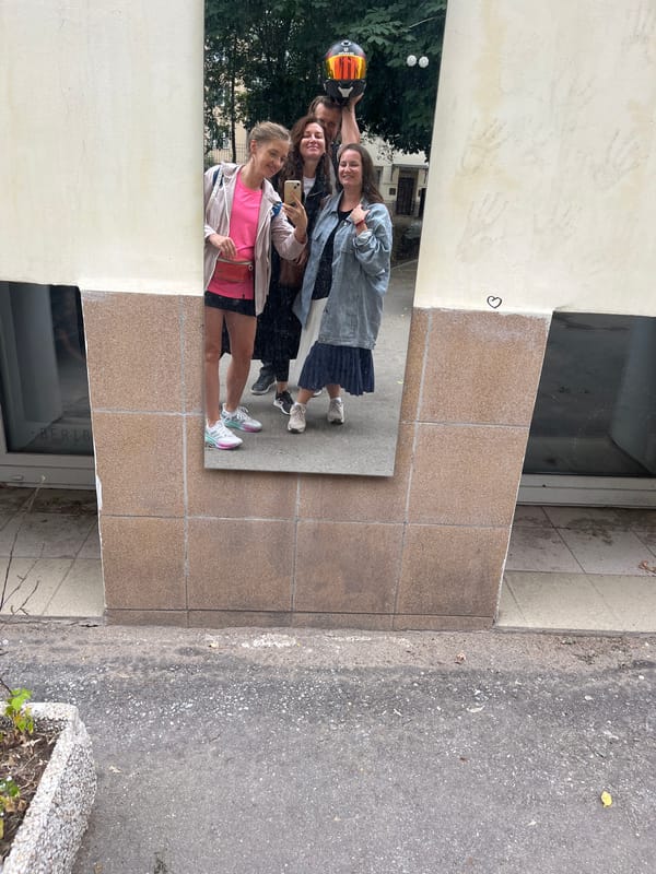 Mirror selfies and a meditation studio near Patriarch's Pond, Moscow