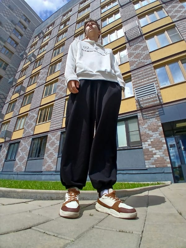 Casual street-level moments across Yekaterinburg on a June morning
