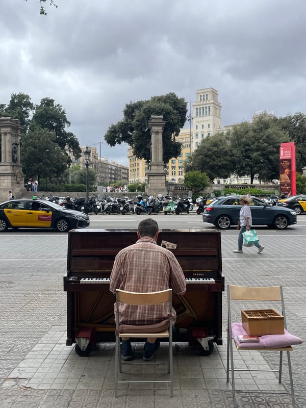 Street pianists and pigeon feeders enliven Barcelona squares