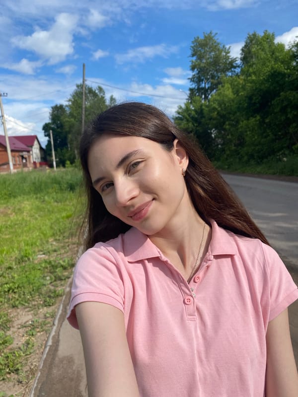 Casual afternoon stroll and selfies captured in Votkinsk, Russia