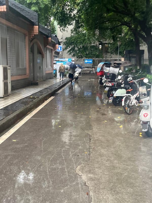 Rain soaks Yuzhong District streets during morning hours