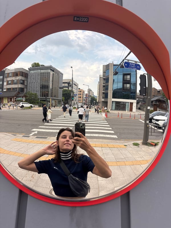 Quick photo session on a Seoul street, navy outfit and mirror reflection