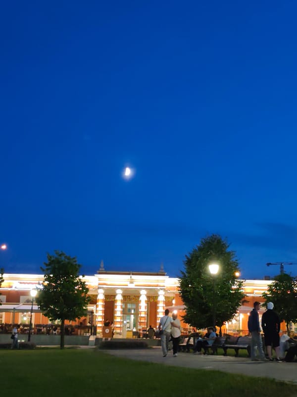 Moscow parks and landmarks glow through a long June evening