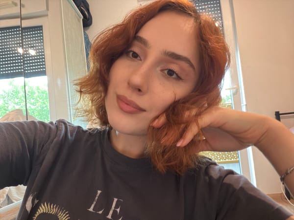 Woman takes multiple selfies in Strasbourg bedroom over 9 minutes