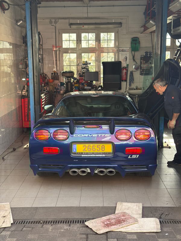 Blue Corvette C5 serviced at Tétange garage workshop