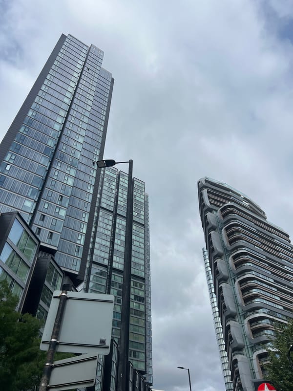 City Road Basin: architecture and morning runners in east London