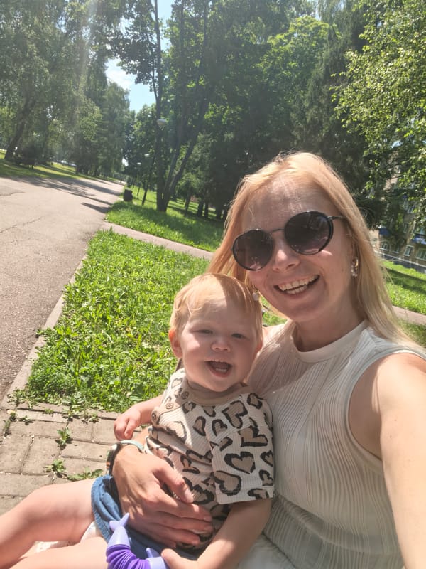 Sunny park afternoon in Sterlitamak, selfies and a kid in tow