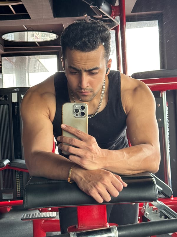 Early morning gym session documented in Kolkata fitness facility
