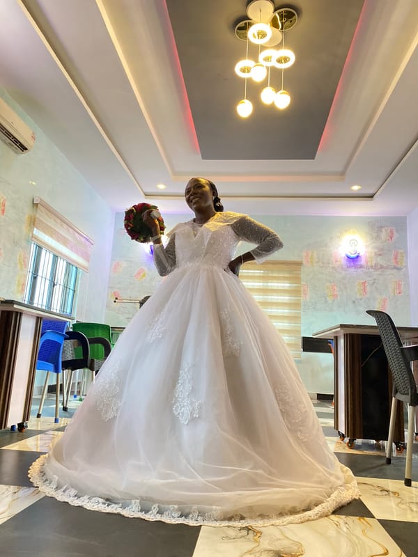 Bride with red bouquet photographed in Kuru Dungus interior