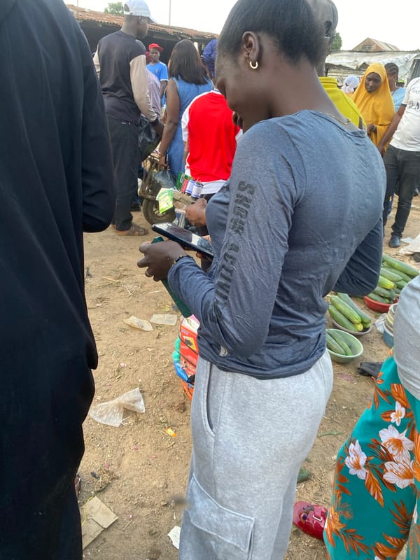Midday market hustle in Gura Top, Nigeria