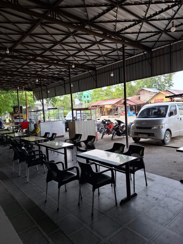Late-night dining session documented at Lhokseumawe restaurant