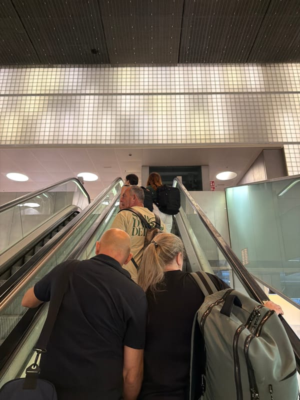 Busy security queues at Barcelona-El Prat Airport
