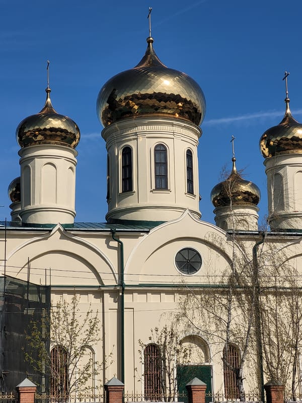 Morning glimpses of daily life captured across Ramenskoye, Russia