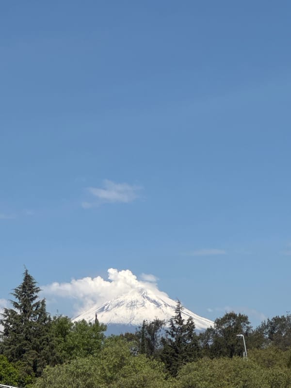 Clear skies reveal snow-capped Popocatépetl volcano from Puebla