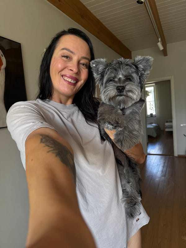 Lazy morning in Chaikovsky: couch hangouts, a fluffy dog, and breakfast prep
