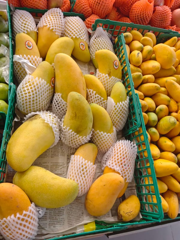 Routine shopping and street scenes documented across Chongqing