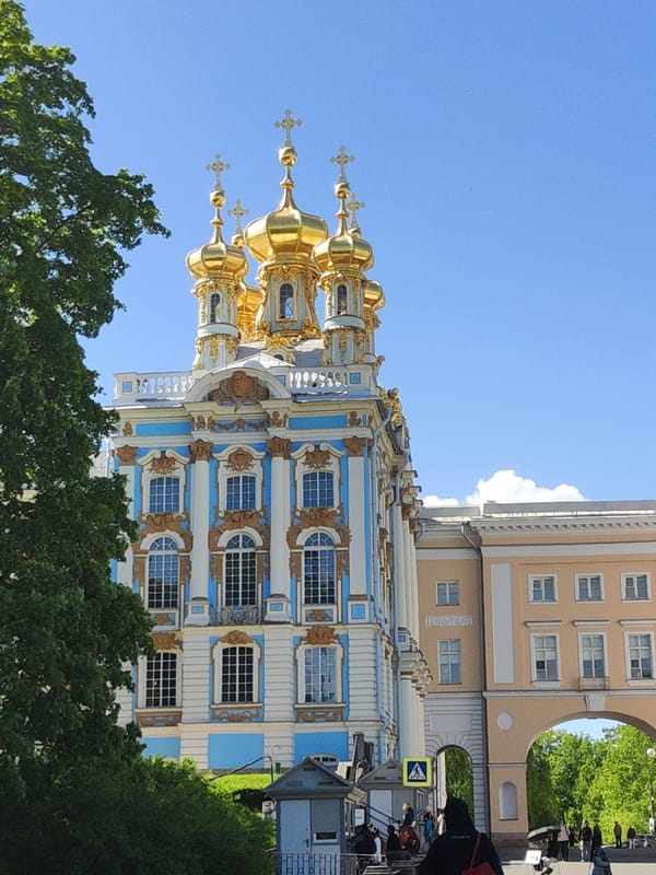 Tourist documents Catherine Palace and spring blooms in Pushkin